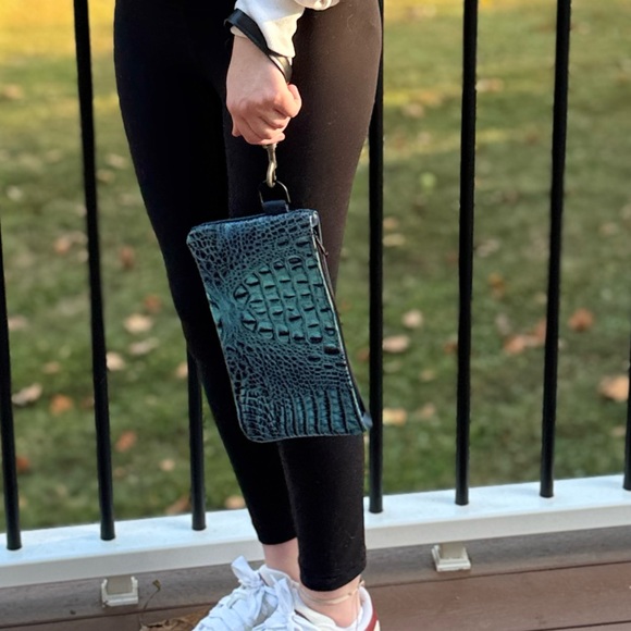 Cowhide Wristlet Clutch Leather Cowhide Zipper Embossed Leather Crossbody bag - Picture 11 of 11